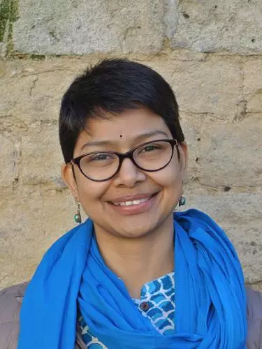 alifya loharchalwala - conversation